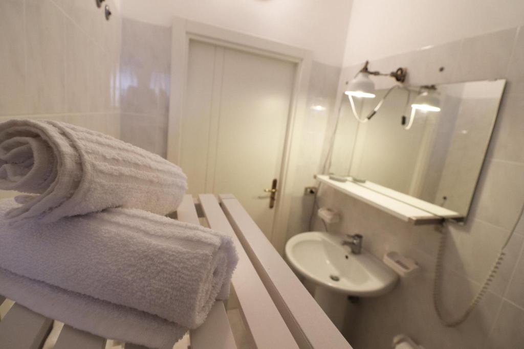A bathroom at Casa Cabernet Torre Santo Stefano