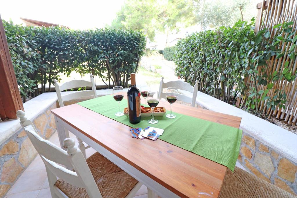 A garden outside Casa Cabernet Torre Santo Stefano