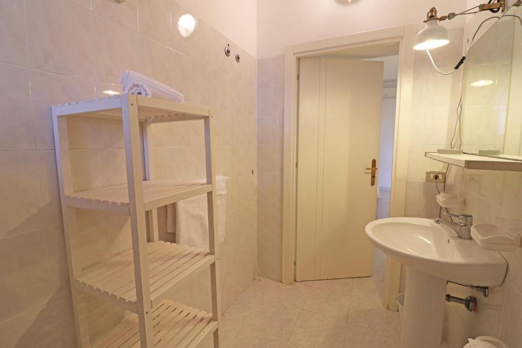 A bathroom at Casa Cabernet Torre Santo Stefano