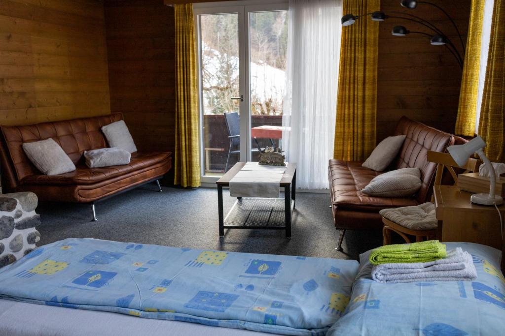 Postel nebo postele na pokoji v ubytování Hotel-Restaurant Stechelberg Bed & Breakfast