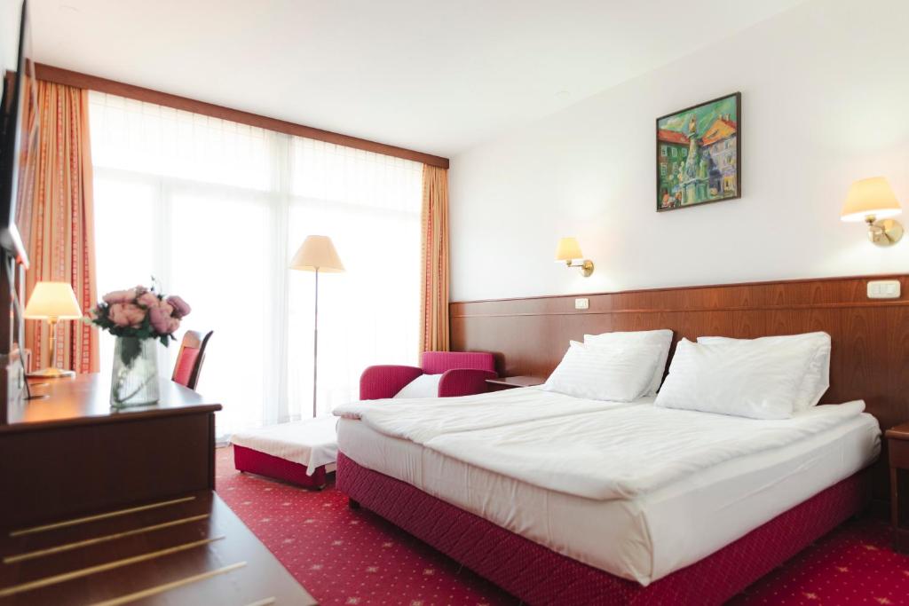 Postel nebo postele na pokoji v ubytování Hotel Čatež - Terme Čatež