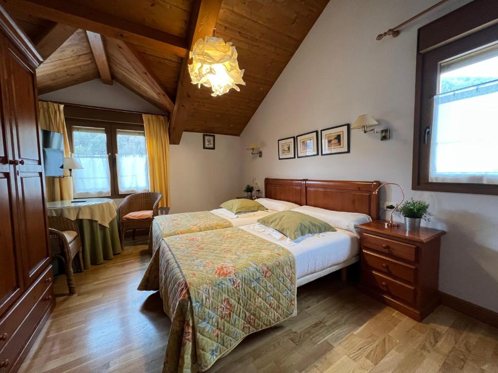 Postel nebo postele na pokoji v ubytování Hostal Rural Salazar