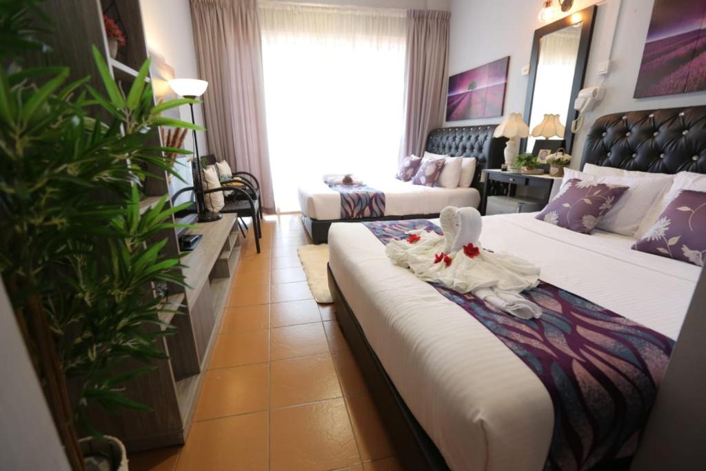 Posezení v ubytování Ghazrin's Garuda Hotel