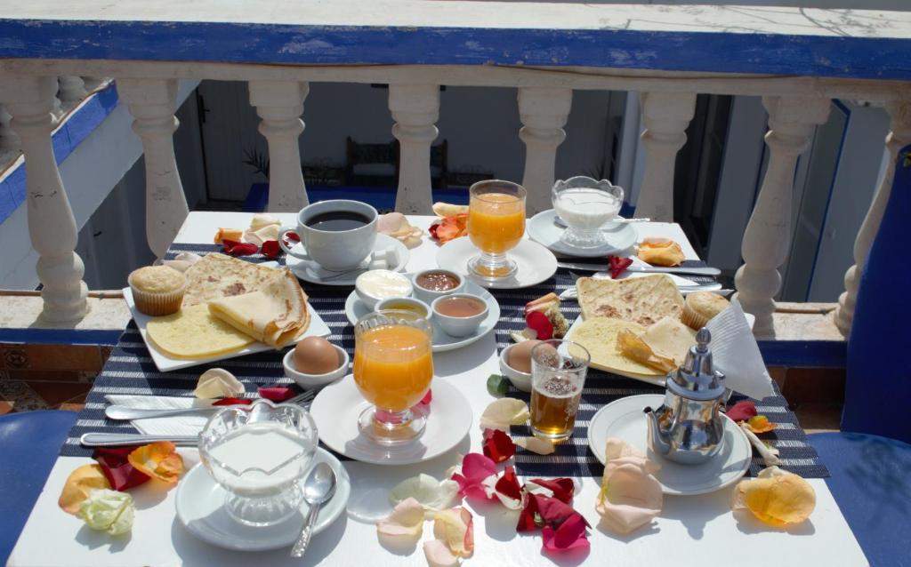 Comida en o cerca de este riad