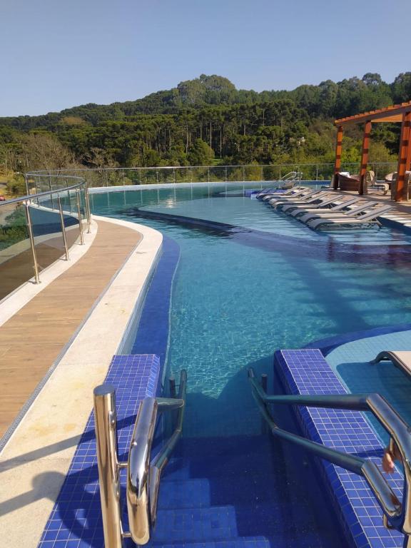 Bazén v ubytování GOLDEN GRAMADO RESORT nebo v jeho okolí