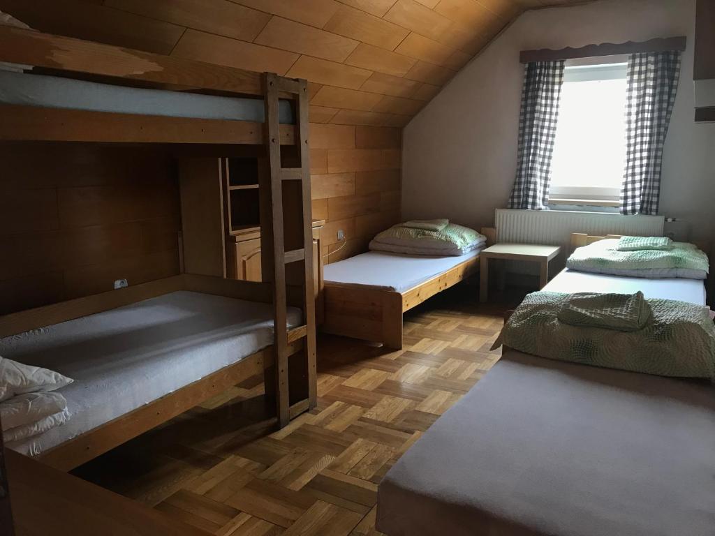 Voodi või voodid majutusasutuse Chata Svojáč toas