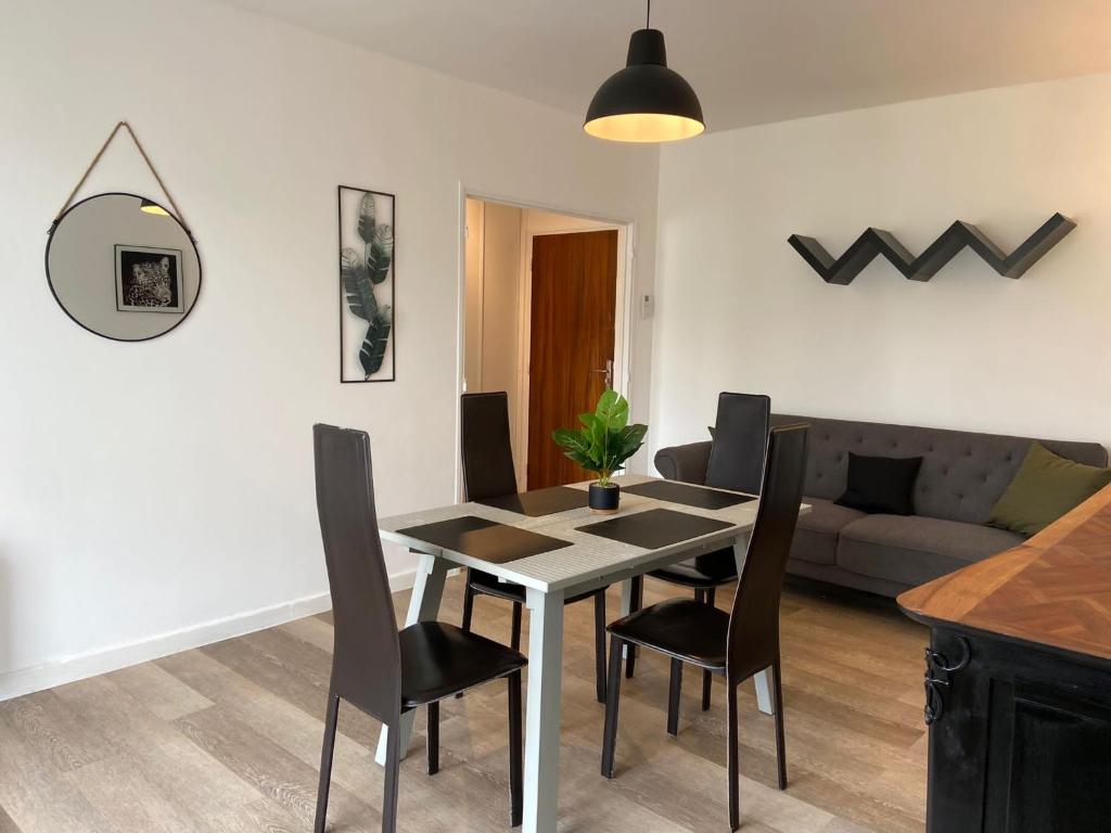 Posezení v ubytování 1 Espalion superbe appartement hyper centre ville