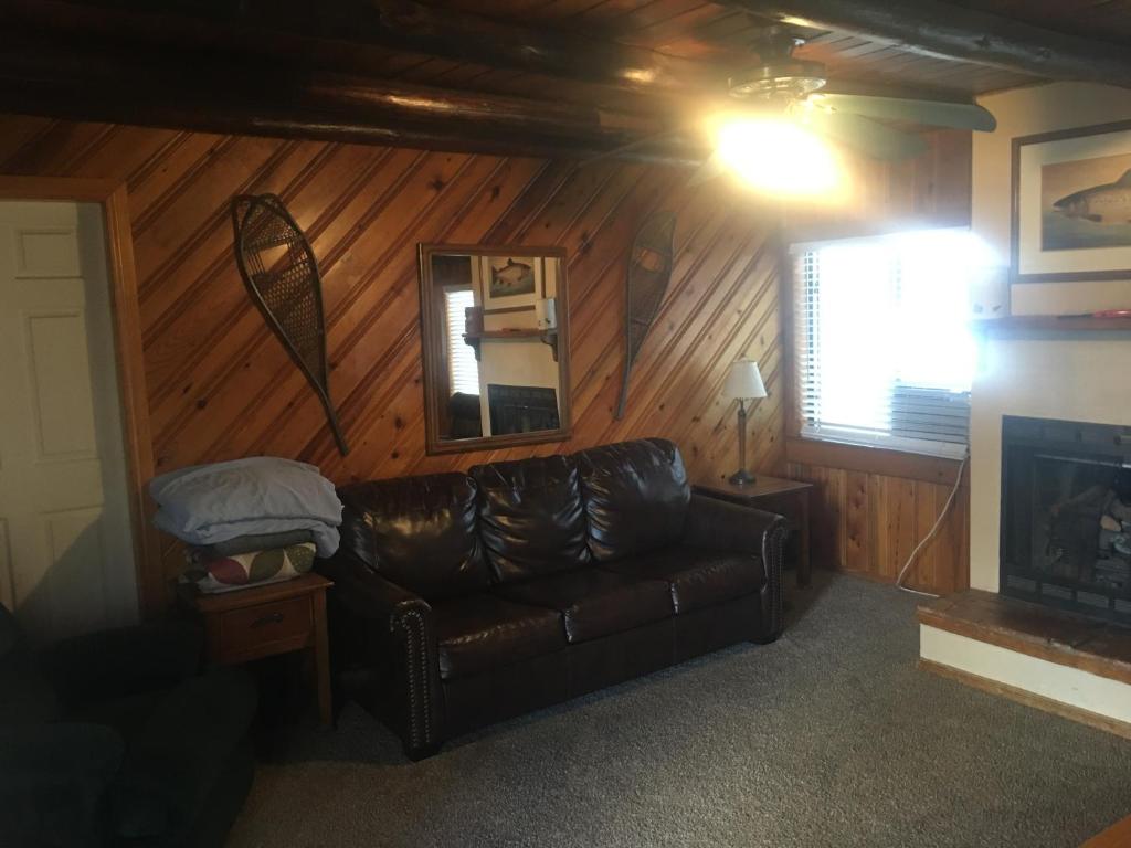 Rainbows End Fishing Resort - Deluxe Villa
