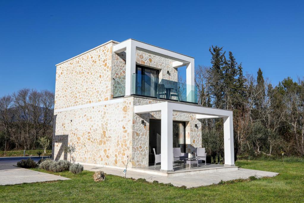 Budova, kde se vila nachází