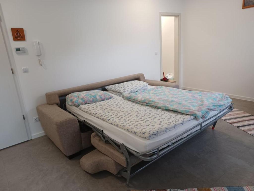 A bed or beds in a room at Atkacs Home