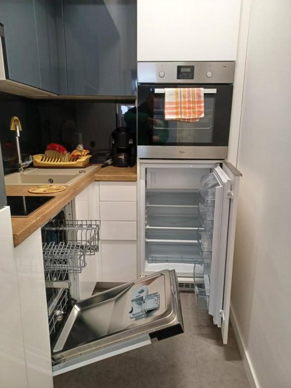 A kitchen or kitchenette at Atkacs Home