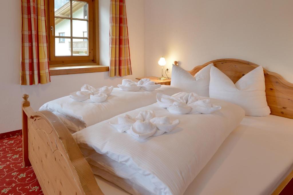 Postel nebo postele na pokoji v ubytování Posthotel Mayrhofen