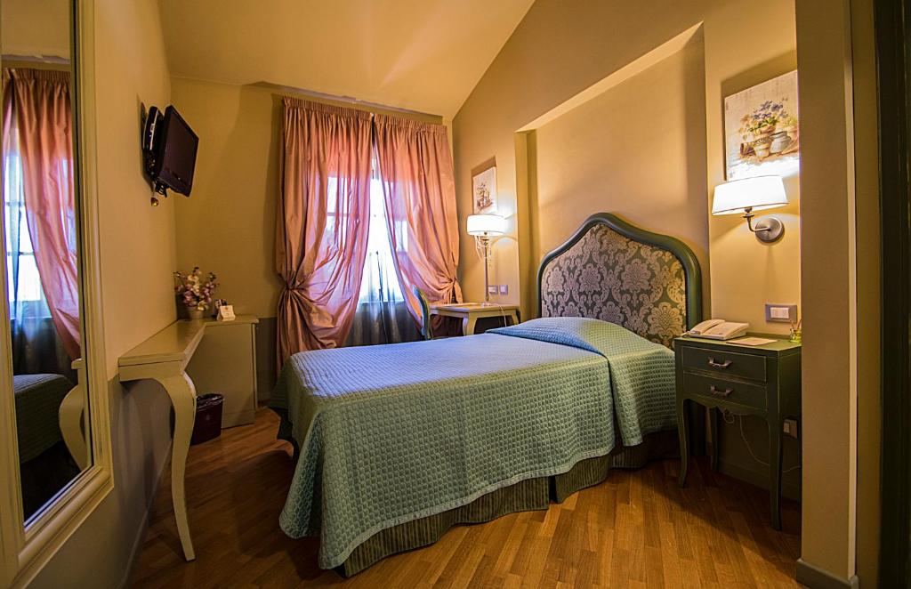 Postel nebo postele na pokoji v ubytování San Luca Palace