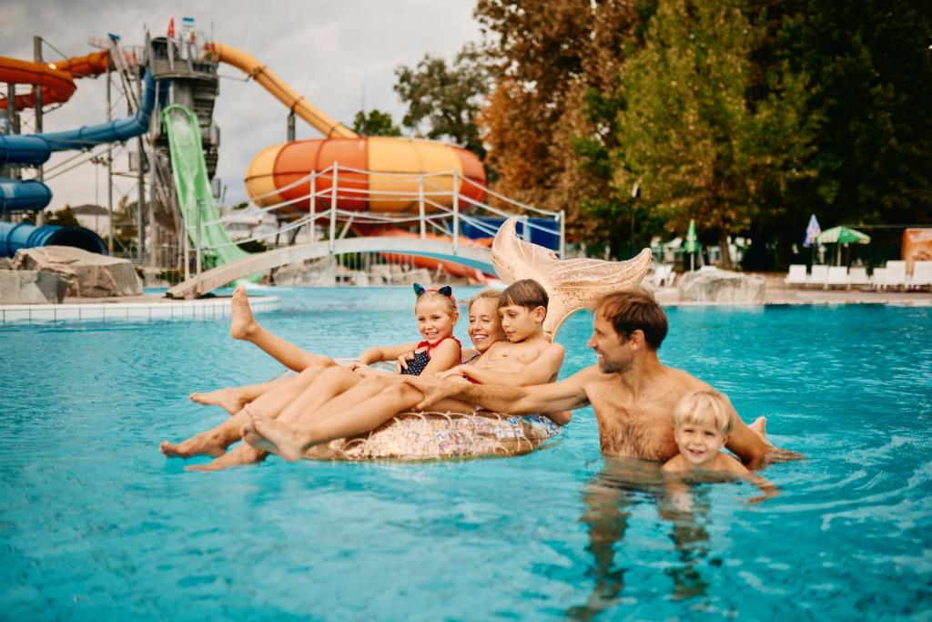 Bazén v ubytování Hotel Toplice - Terme Čatež nebo v jeho okolí