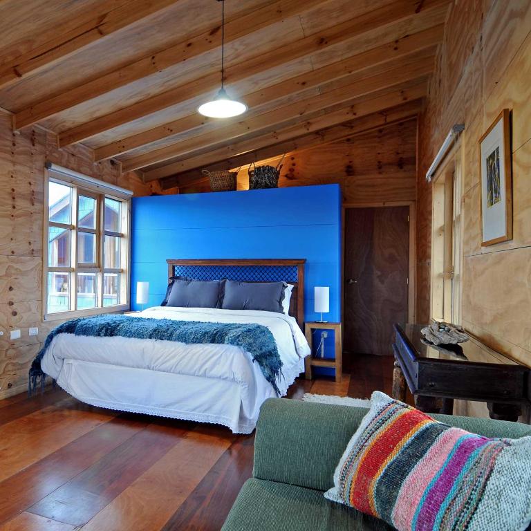 Postel nebo postele na pokoji v ubytování Hostal Palafito Waiwen