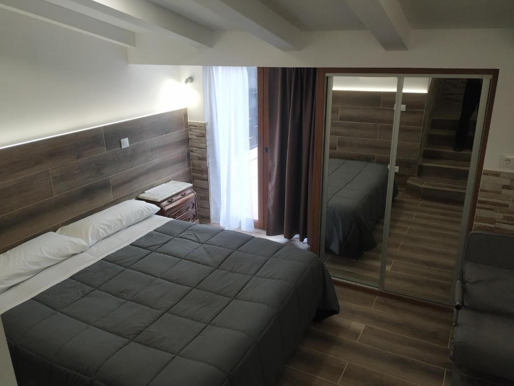 A bed or beds in a room at Posada Rural SPA Granja LA TEJERA de Lozoya