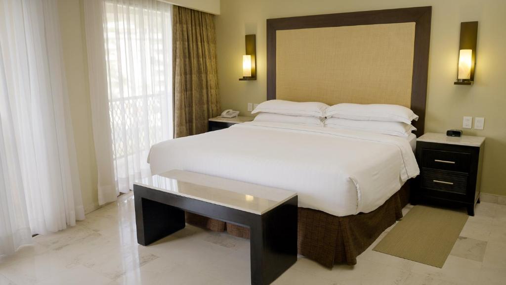 Postel nebo postele na pokoji v ubytování Barceló Puerto Vallarta - All Inclusive
