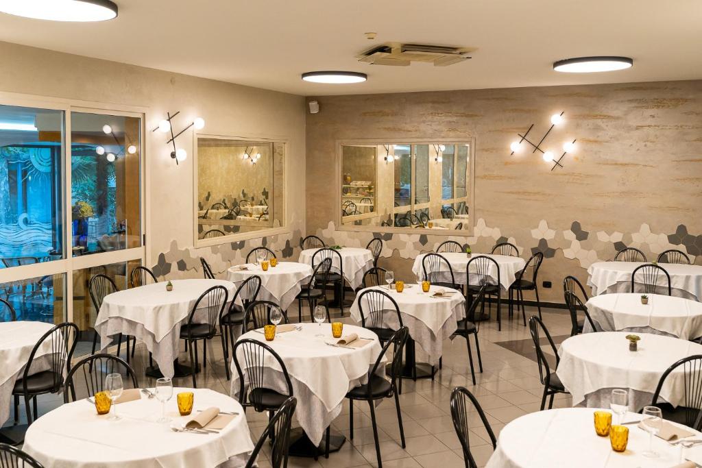 Restaurace v ubytování Hotel Tirsus