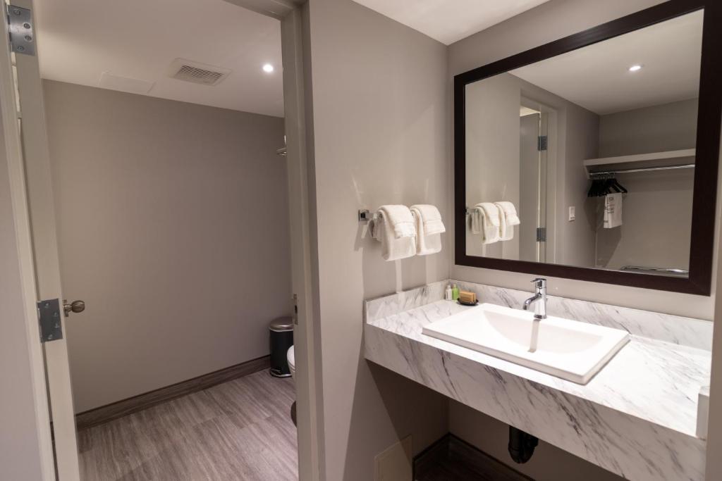 BCM Inns Fort McMurray - Downtown - Королевский люкс