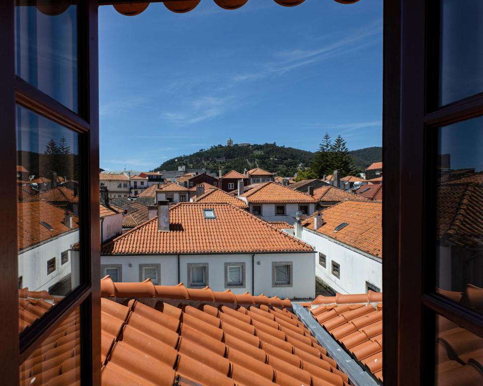 Nespecifikovaný výhled na hory nebo výhled na hory při pohledu z hotelu