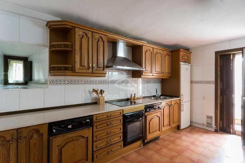 Kuchyň nebo kuchyňský kout v ubytování Casa Rural Santa Coloma