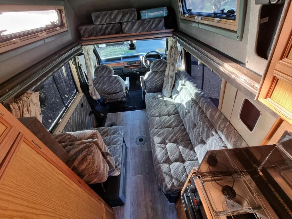 Posezení v ubytování RETRO CAMPER HIRE Discover Ireland