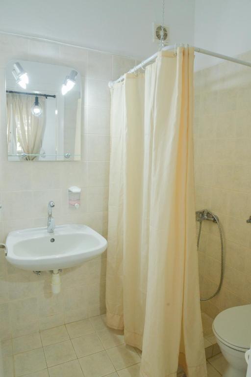 Zdjęcie z galerii obiektu Vichou rooms w mieście Adamas