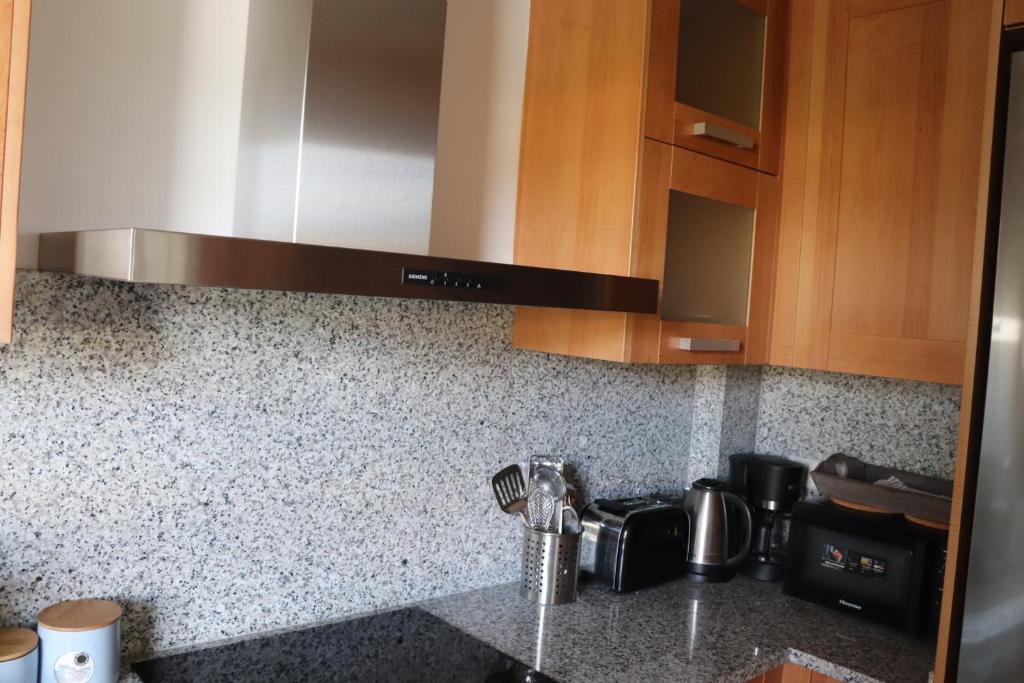 Kuchyň nebo kuchyňský kout v ubytování Sunset Resina Golf - 2 Bedrooms Apartment with Sea view - Estepona