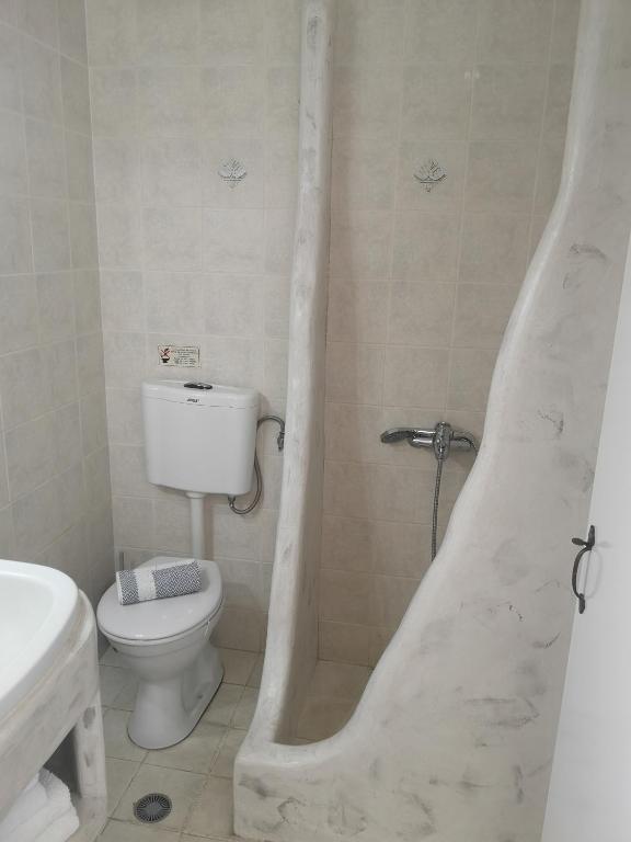 Zdjęcie z galerii obiektu Vichou rooms w mieście Adamas