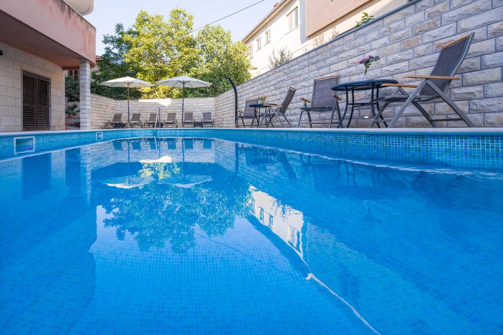 Bazén v ubytování Apartments Žuvela nebo v jeho okolí