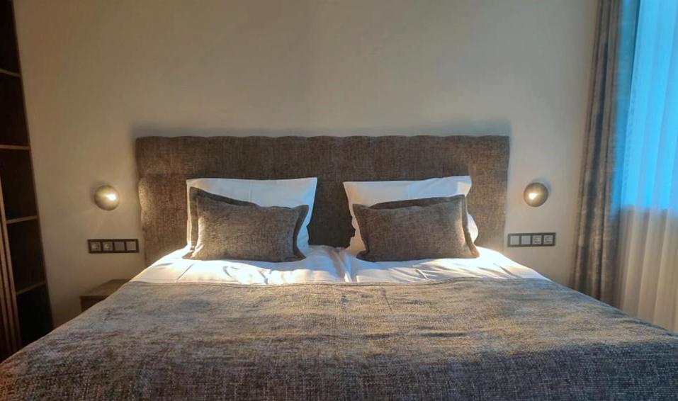 Postel nebo postele na pokoji v ubytování Vvinn Hotel