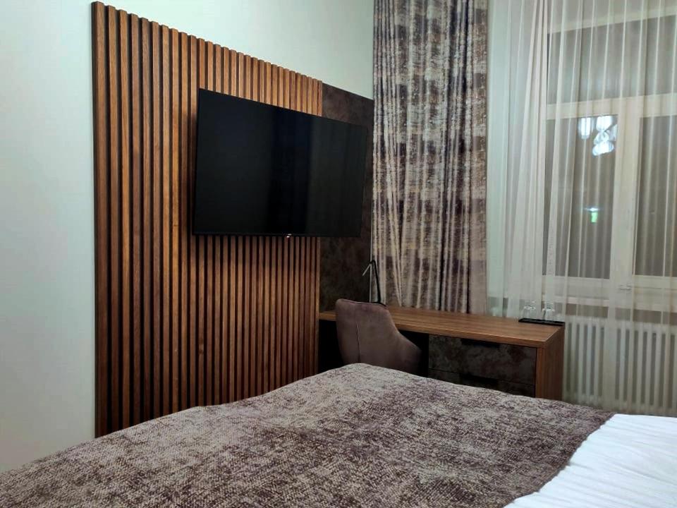 TV a/nebo společenská místnost v ubytování Vvinn Hotel
