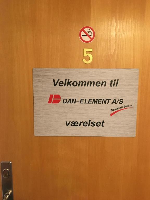 Certifikát, hodnocení, plakát nebo jiný dokument vystavený v ubytování Roslev Hus