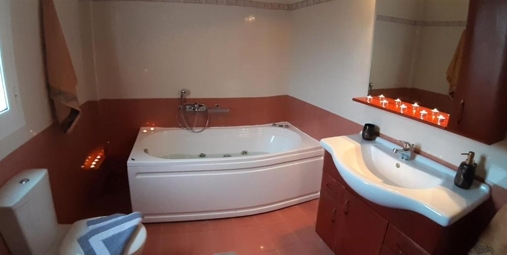 A bathroom at Villa Melody Complex