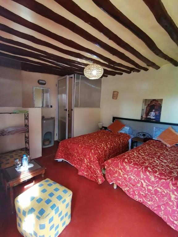 Postel nebo postele na pokoji v ubytování Riad Darga Rouge