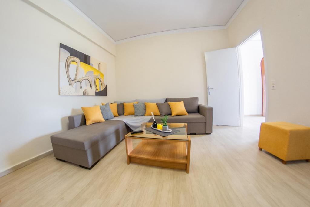 A seating area at Eleonas Holiday Home Apartment
