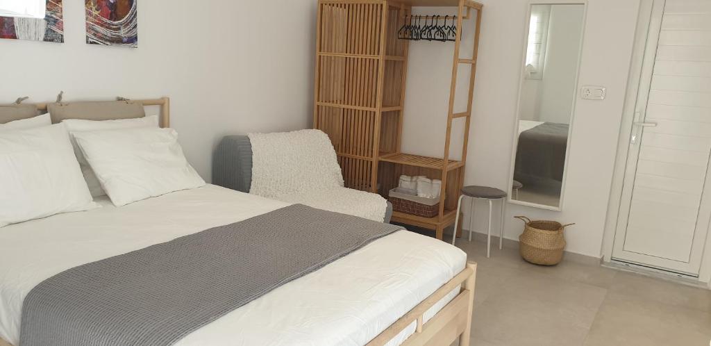 Postel nebo postele na pokoji v ubytování La Playa Studio Mykonos