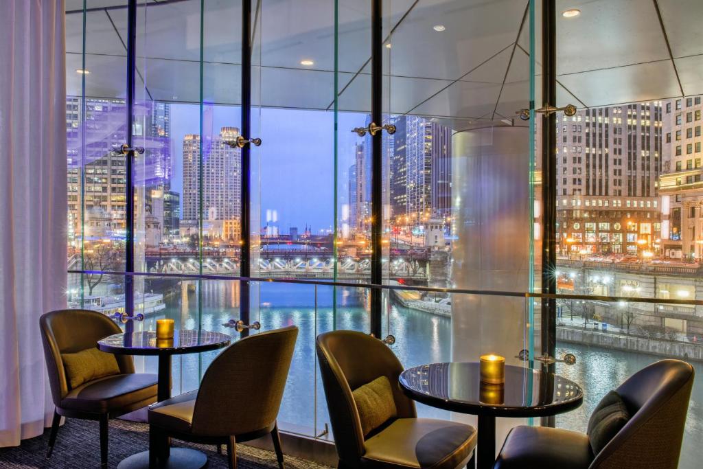 Trump International Hotel & Tower Chicago photo