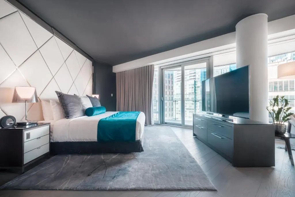 Paradox Signature King with Balcony and Spa Bath