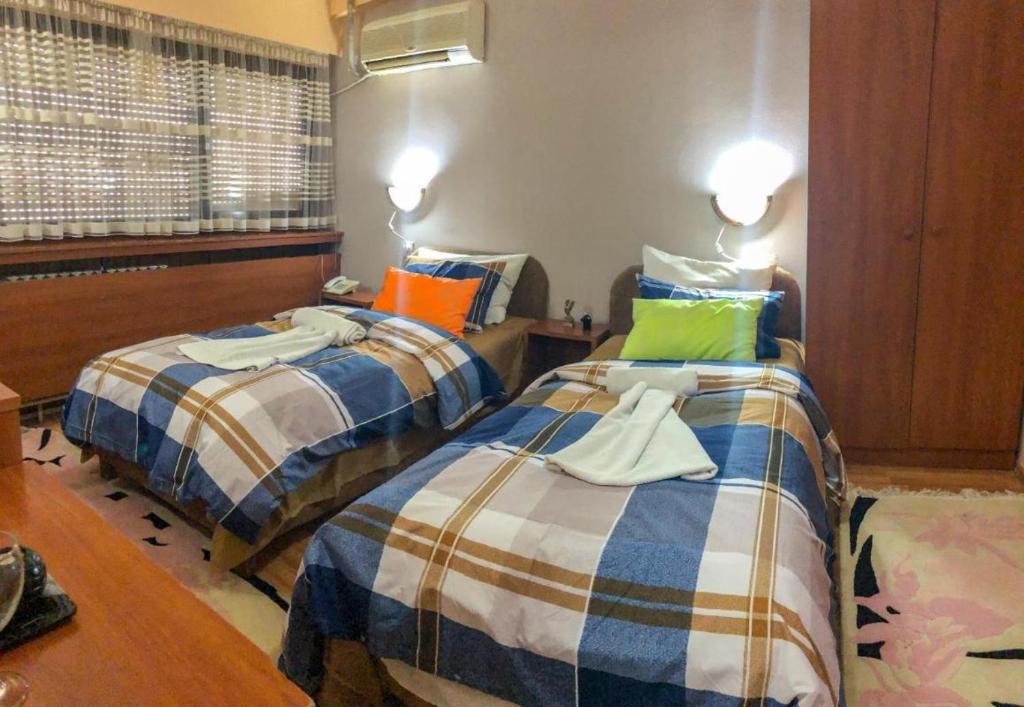 Room in Guest room - Hotel Square Skopje Macedonia 객실 침대