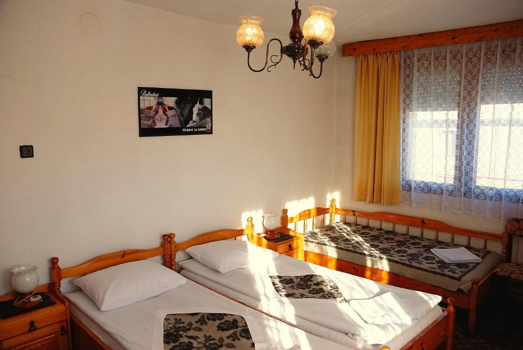 Postel nebo postele na pokoji v ubytování Mavrikova Kushta