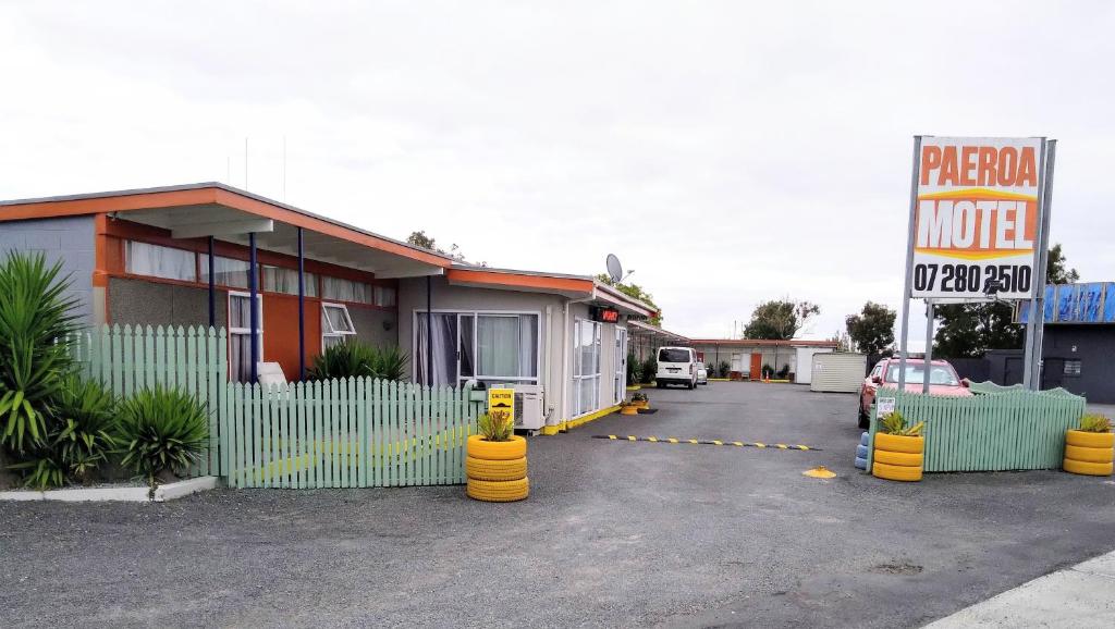 a parking lot in front of a motel with a sign at Paeroa Rail Trail Motel in Paeroa