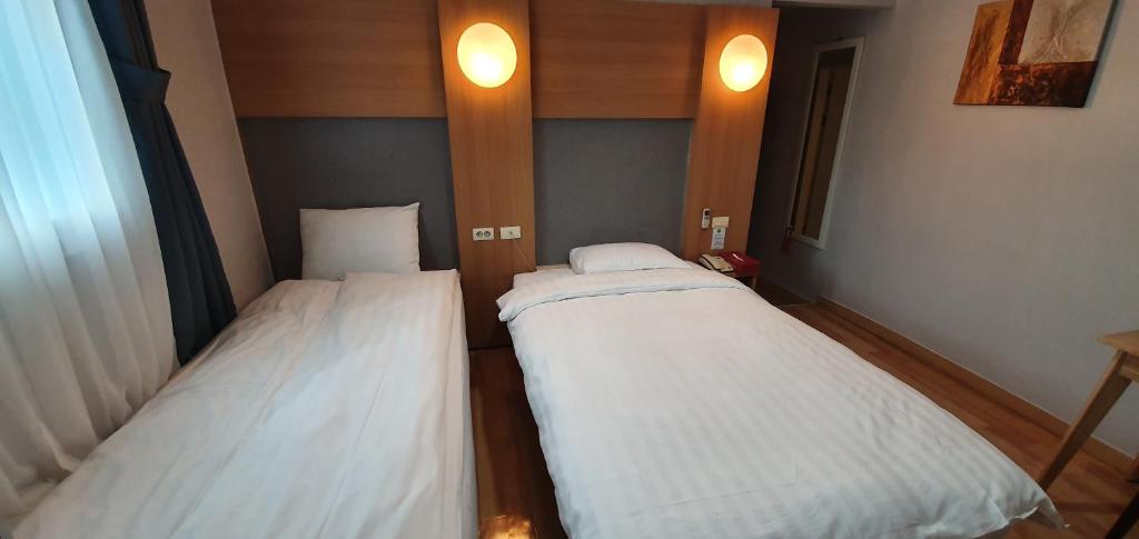 Postel nebo postele na pokoji v ubytování Appletree Hotel Pohang