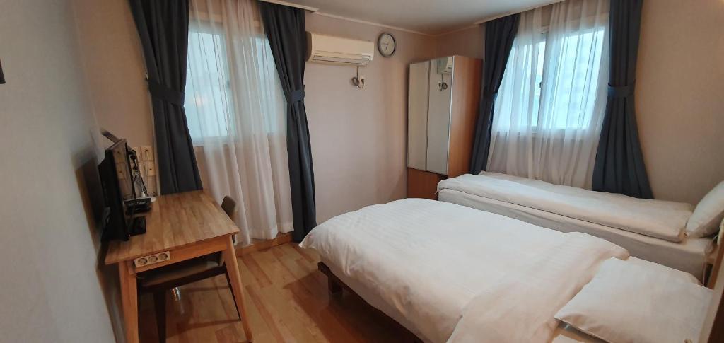 En eller flere senge i et værelse på Appletree Hotel Pohang