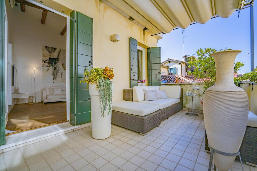 Balkon lub taras w obiekcie Colleoni Apartment with 2 Superb Terraces