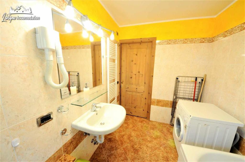 Kúpeľňa v ubytovaní Alpen Royal by Livigno Accomodation