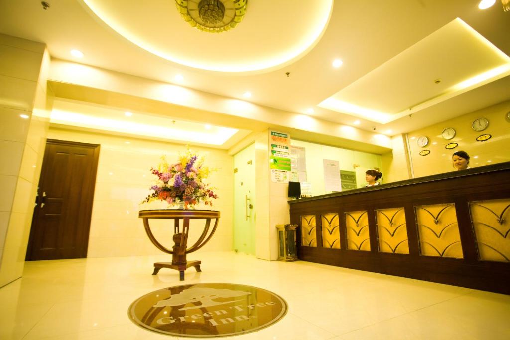 Lobbyen eller receptionen på GreenTree Inn Shanghai Meilan Lake Hutai Road Express Hotel