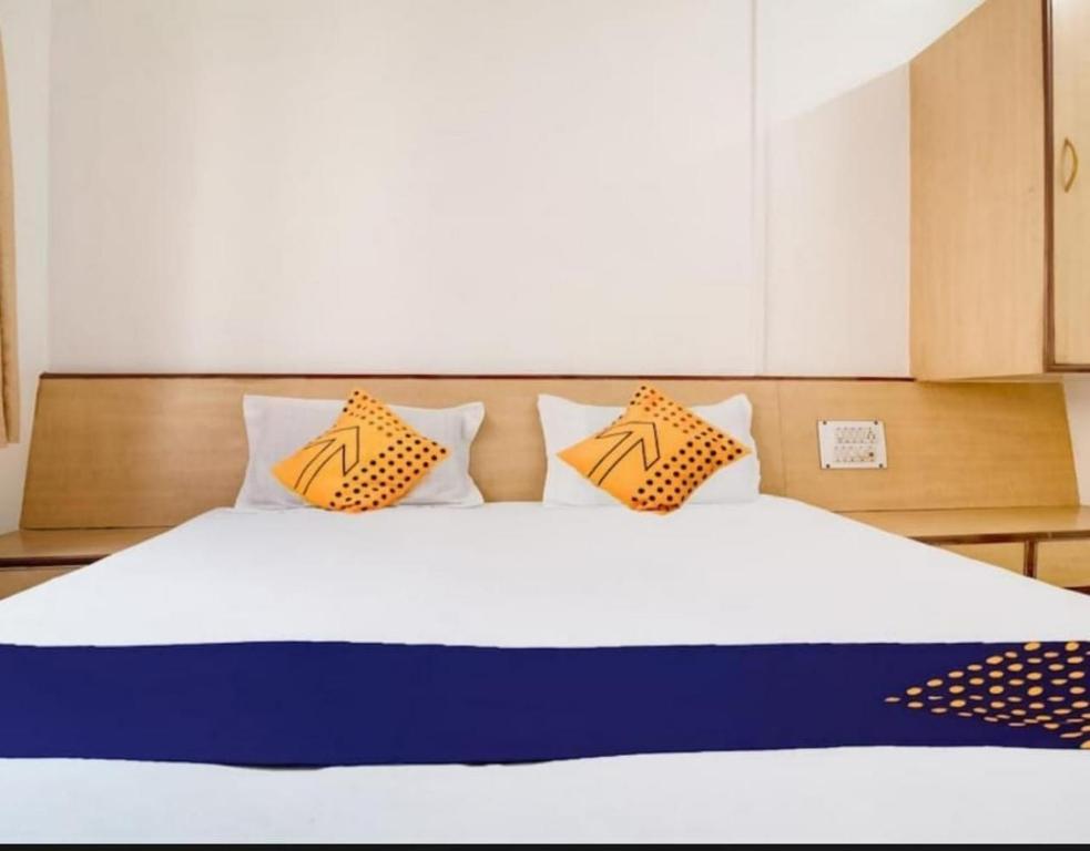 Postel nebo postele na pokoji v ubytování Hotel Rahi