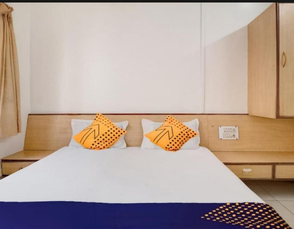 Postel nebo postele na pokoji v ubytování Hotel Rahi