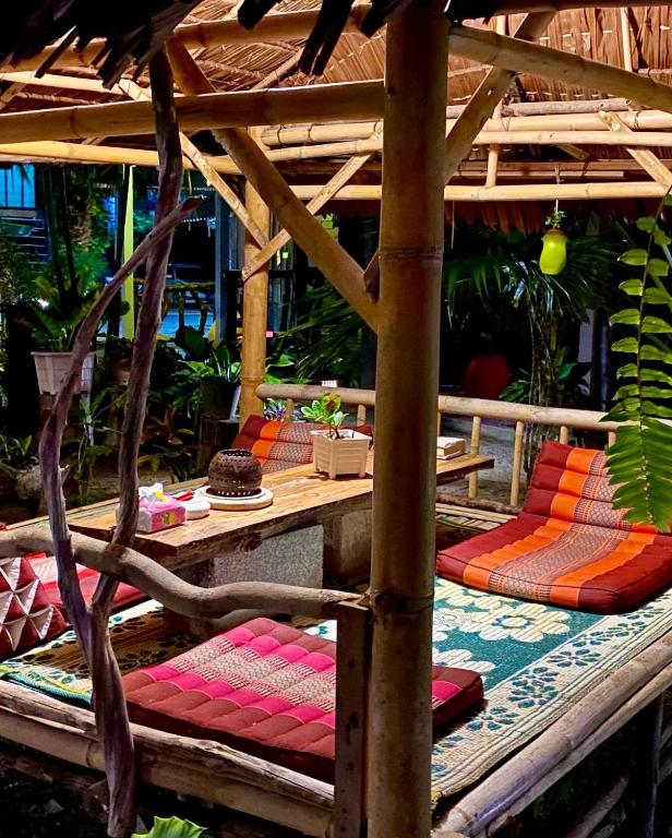 Posezení v ubytování Leaf House Bungalows SHA PLUS approved